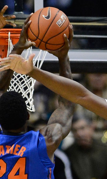 No. 1 Florida holds off Vanderbilt, clinches share of SEC title
